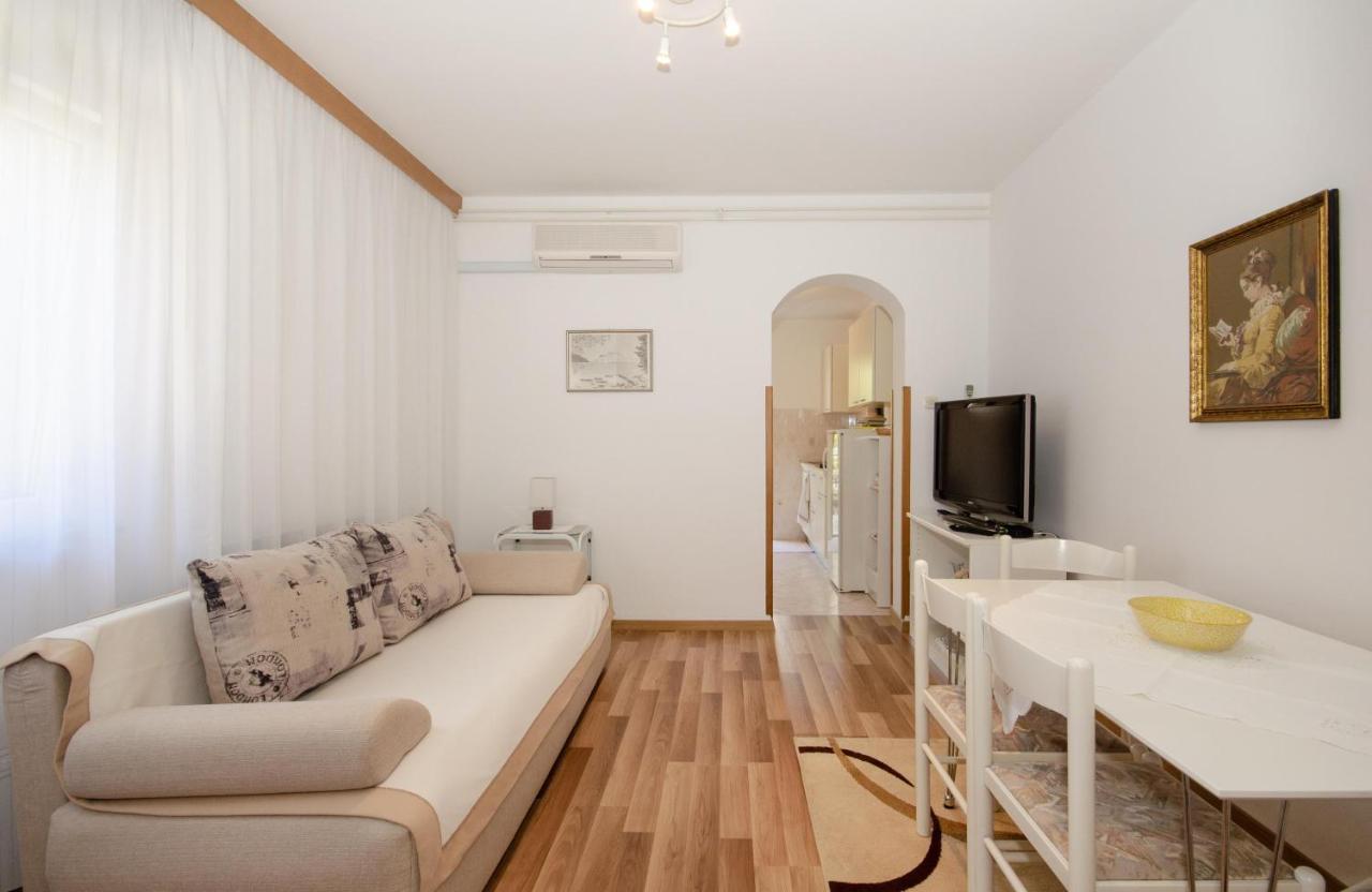 Apartments Bungavilia 罗维尼 外观 照片