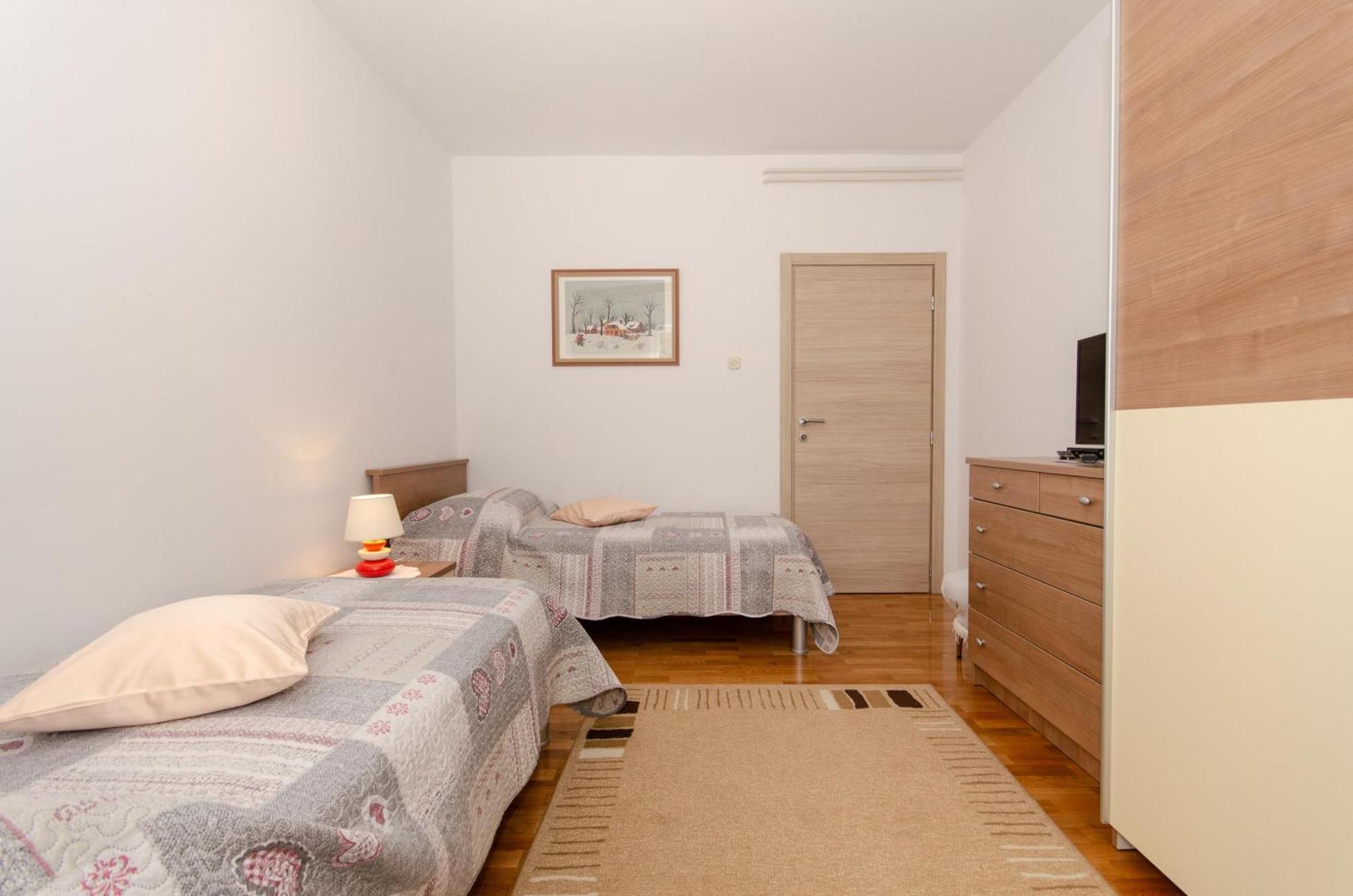 Apartments Bungavilia 罗维尼 外观 照片